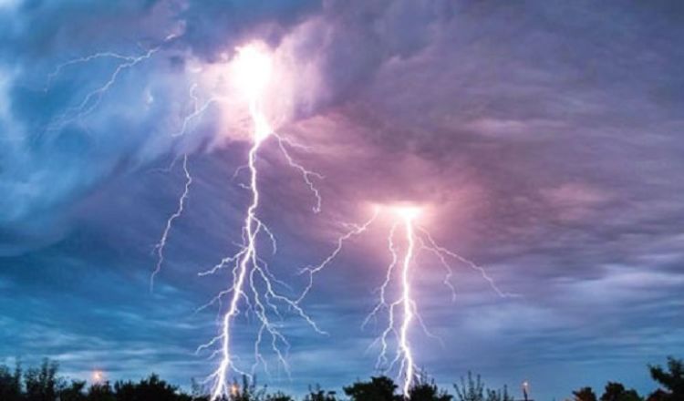 ধেঁয়ে আসছে শিলাবৃষ্টি কালবৈশাখী দাবদাহ
